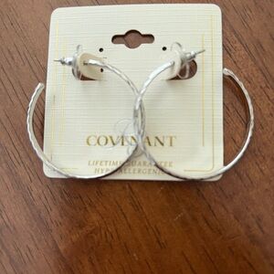 - Hoop silver earrings